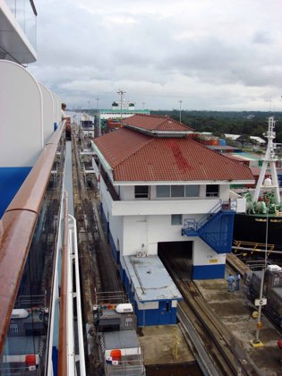 Panama Canal, November 2007 — travel photo 41